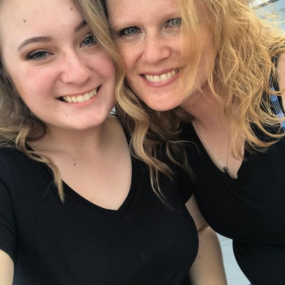 Meet your Posher, April - Picture 1 of 1